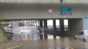 Balneário Camboriú registra deslizamento, queda de árvore e alagamentos; Defesa Civil emite alerta