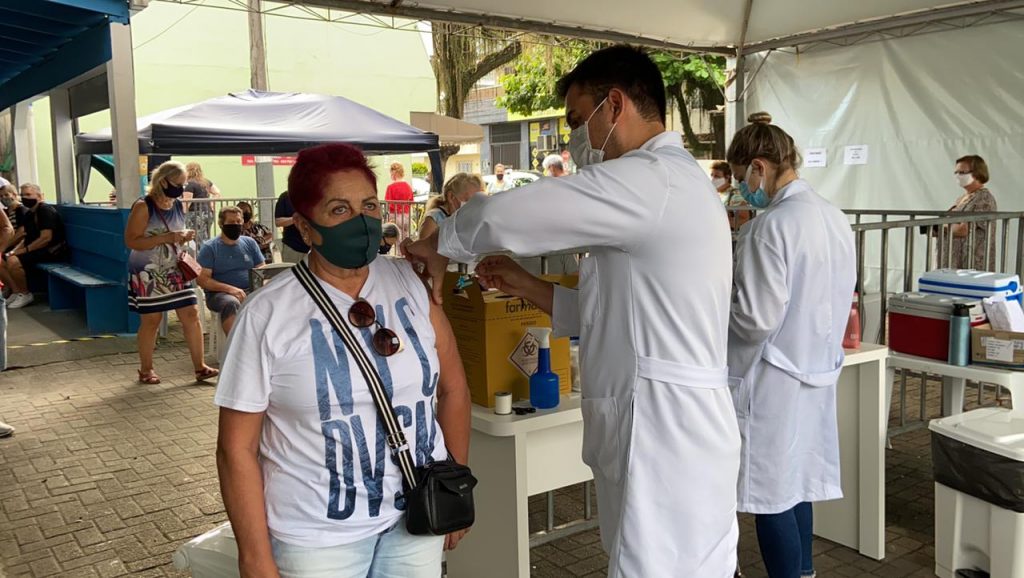Balneário Camboriú já vacinou quase 10% da população