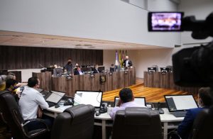 Câmara de BC rejeita projeto que reduziria salários do prefeito e primeiro escalão do município
