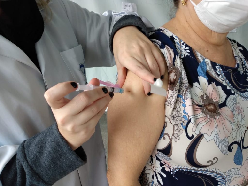 Balneário Camboriú recebe unidades da vacina da Pfizer