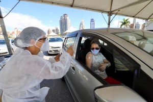 Balneário Camboriú começa a vacinar idosos com 60+ nesta quarta