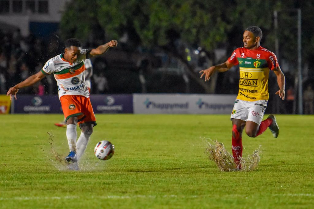 Camboriú e Brusque empatam no jogo de ida da final do Campeonato Catarinense