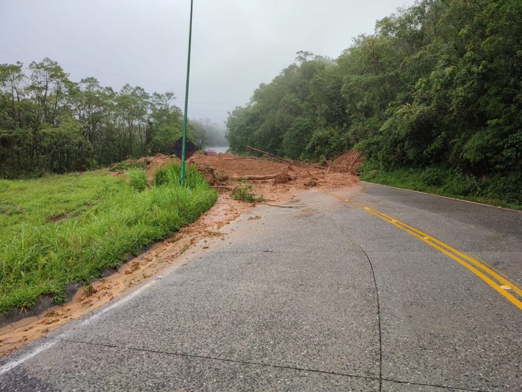 Com a continuidade das chuvas, sobe o número de rodovias estaduais interditadas em SC