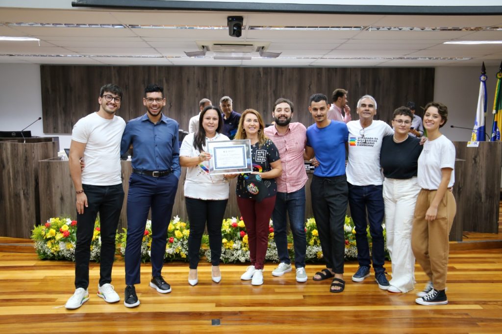Organizadores da Parada da Diversidade de Balneário Camboriú recebem Moção de Congratulação na Câmara de Vereadores