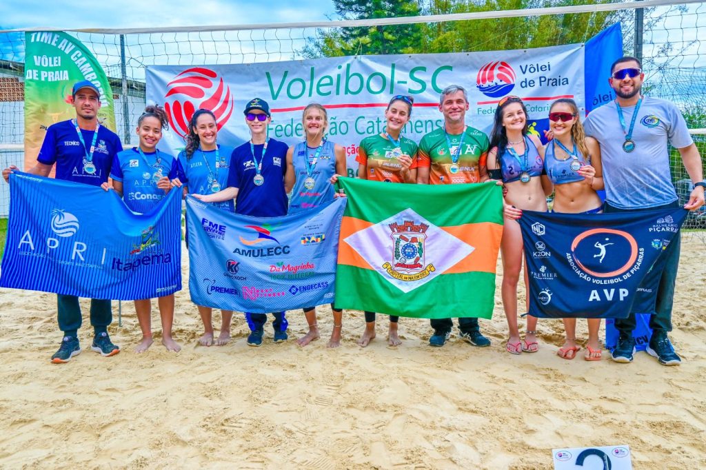 Estadual de Vôlei de Praia reuniu cerca de 500 pessoas em Camboriú