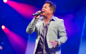 Cantor Leonardo apresenta show ‘Canto, Bebo e Choro’ na SHED, em Balneário Camboriú