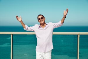 Zeca Pagodinho faz seu primeiro show em Santa Catarina da turnê de 40 anos de carreira em Blumenau