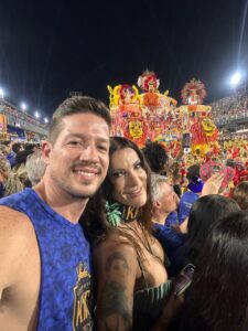 Família catarinense curte o carnaval em camarote na Sapucaí