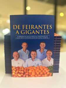Livro apresenta a trajetória da família Koch na construção da maior rede supermercadista de Santa Catarina