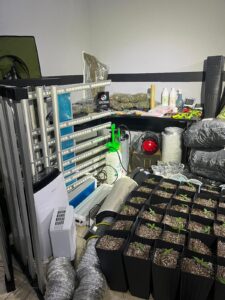 Balneário Camboriú: Polícia descobre laboratório de drogas em residência de suspeito