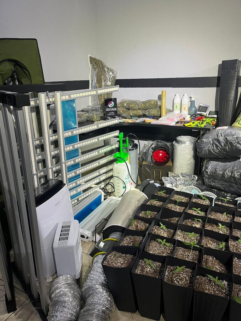 Balneário Camboriú: Polícia descobre laboratório de drogas em residência de suspeito