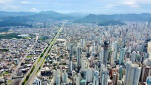 Feirão de empregos para vagas na construção civil em Balneário Camboriú