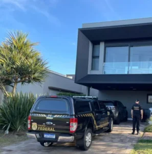 Polícia Federal faz batida em BC em operação que investiga desvio público no RS