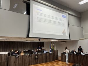 Prefeita Juliana Pavan expõe relatório e decreta emergência e calamidade na Educação de BC