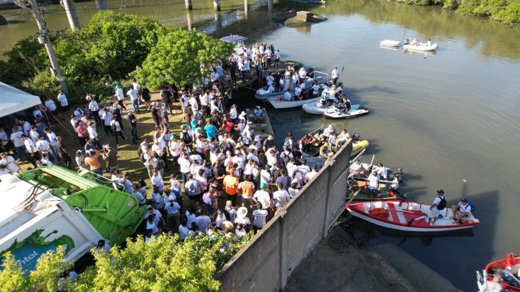 Mais de 1.800 voluntários participam da ação “Todos pelo Rio Camboriú” no Dia Mundial da Água