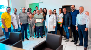 Prefeito de Camboriú presta homenagem a secretário de Saúde e anuncia novo titular da pasta