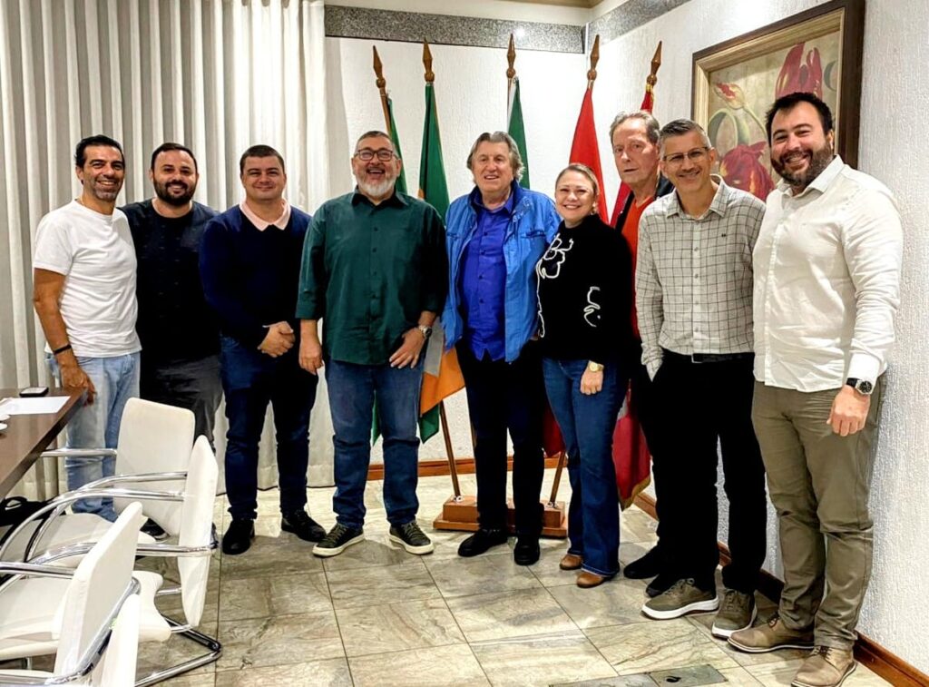 Parceria entre Camboriú e Celesc discute retirada de fiação obsoleta e instalação de subestação