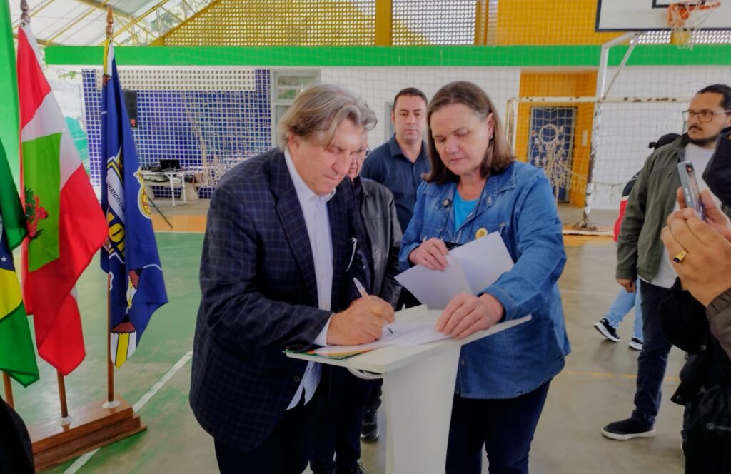 Prefeitura de Camboriú autoriza reforma externa da EBM Professor Abalor Américo Madeira