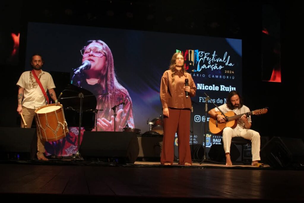 Teatro Bruno Nitz recebe Festival da Canção de BC