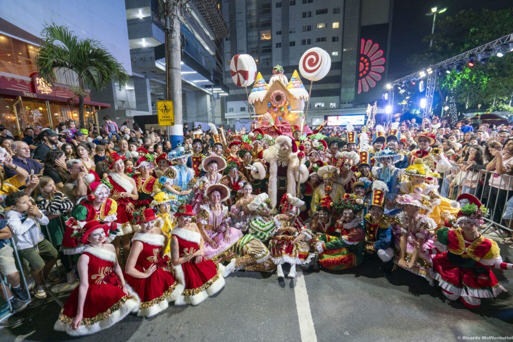 Desfile de Natal volta à Avenida Atlântica nesta quarta-feira