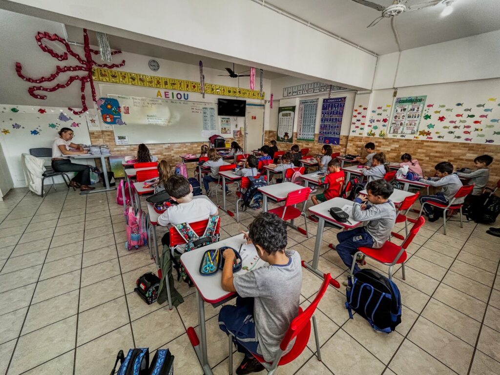 Balneário Camboriú conquista Selo Prata pelo Compromisso Nacional Criança Alfabetizada