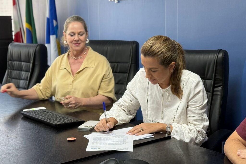 Prefeitura de Balneário Camboriú sanciona leis de utilidade pública para três entidades