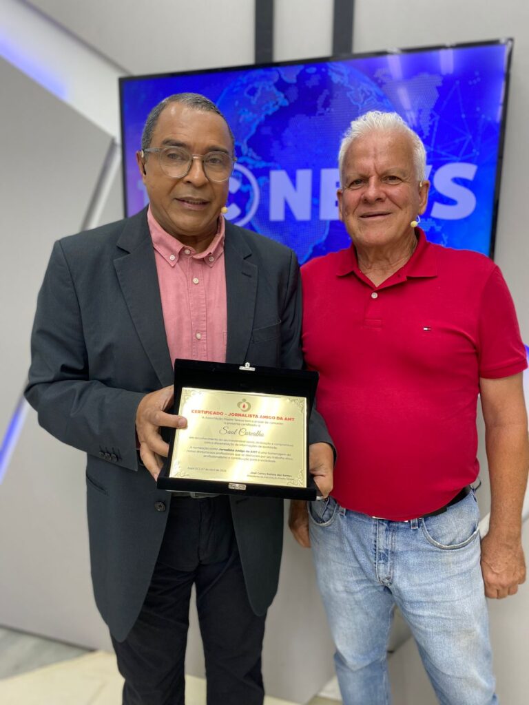 Jornalista Saul Carvalho recebe certificado “Jornalista Amigo da AMT”