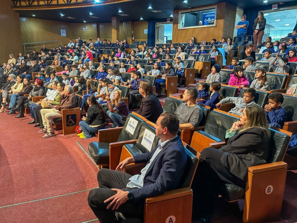 Evento no Teatro Bruno Nitz marca o início da programação alusiva ao Dia Mundial do Meio Ambiente em BC