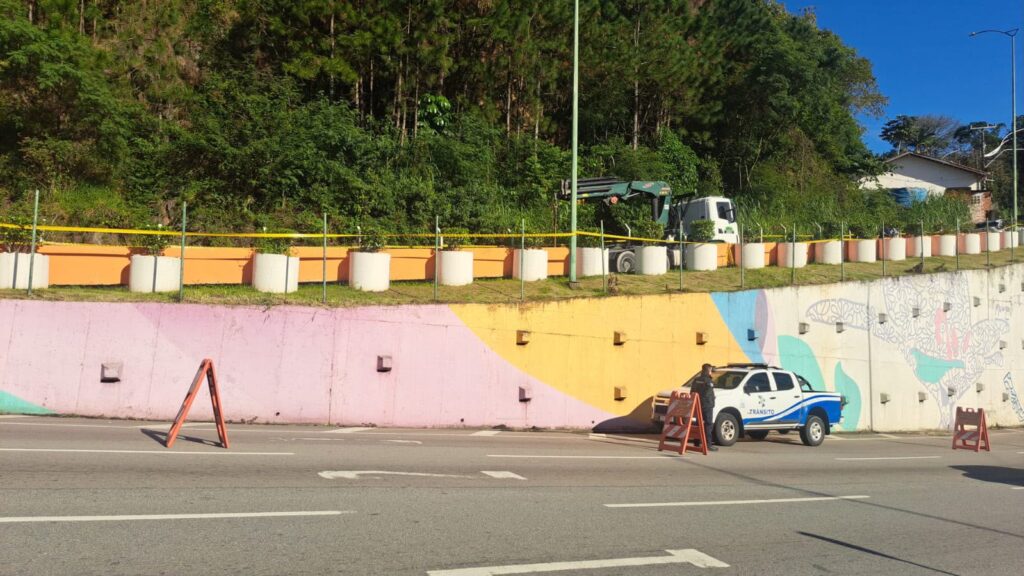 Avenida Martin Luther terá operação pare e siga na quinta-feira para retirada de rochas