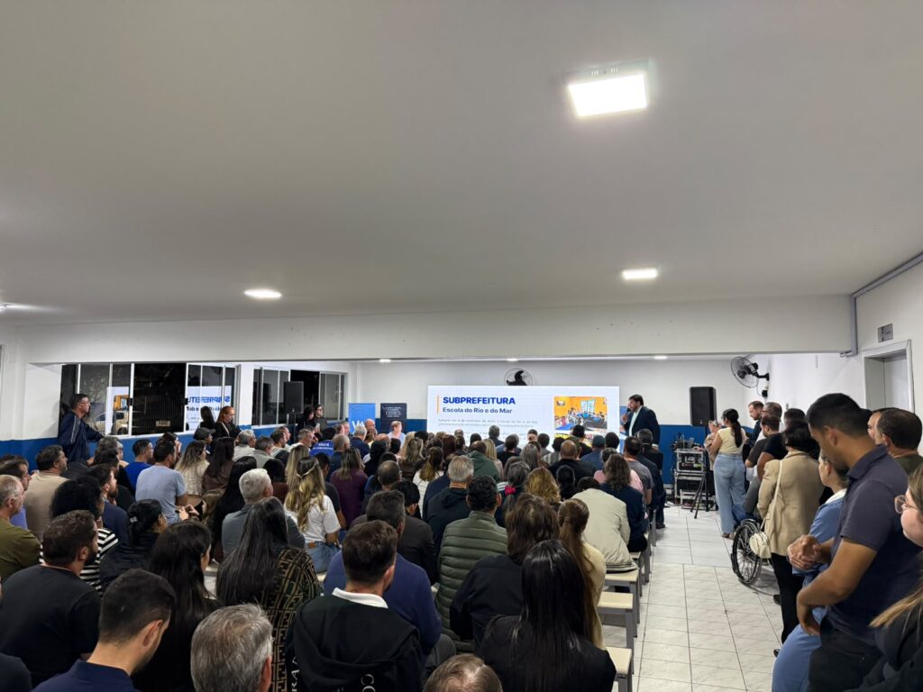 Ordens de serviço para desassoreamento do Rio das Ostras são assinadas em reunião comunitária na Barra