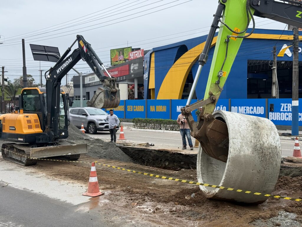 Obra de drenagem da Avenida do Estado já implantou mais de 100 metros de tubulação