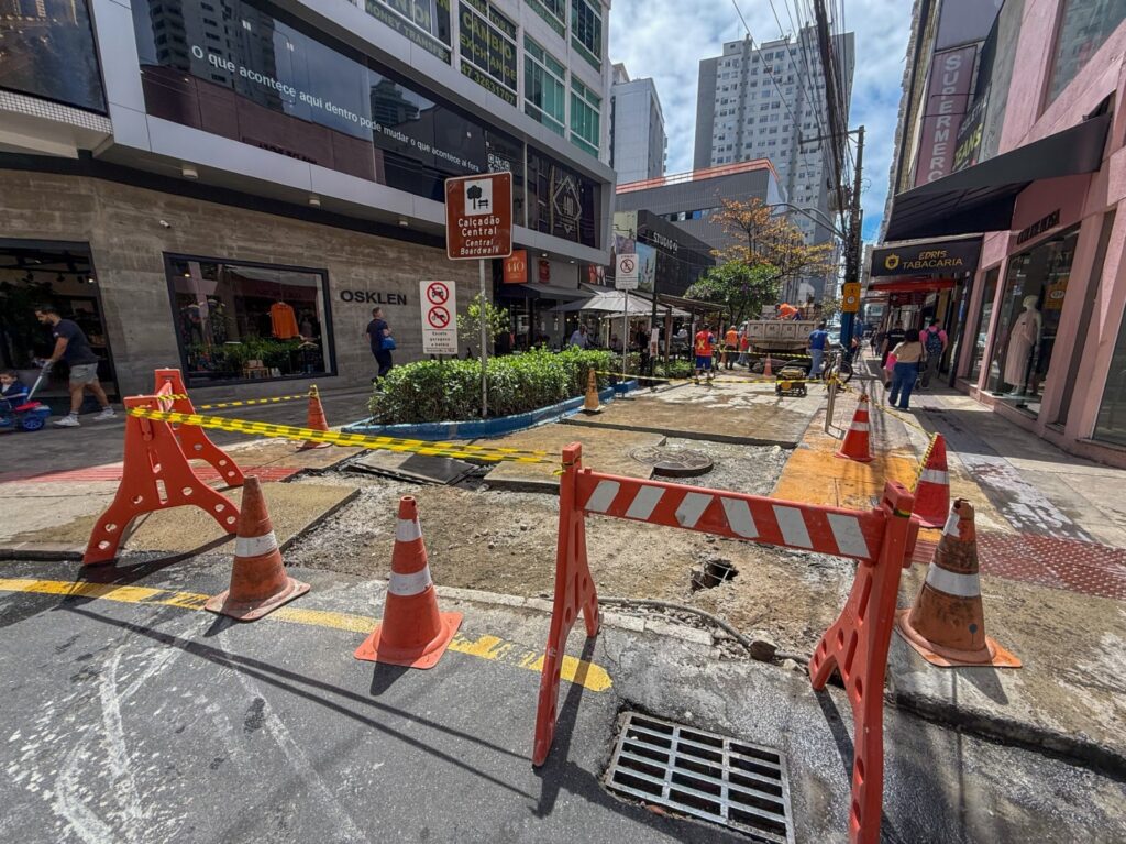 Balneário Camboriú inicia série de serviços de manutenção no Calçadão da Central